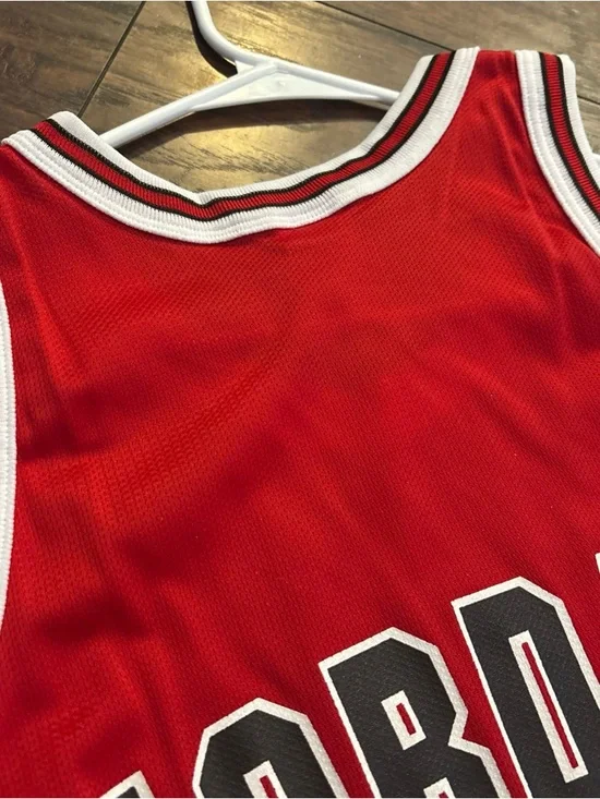 Vintage Champion- Michael Jordan- Chicago Bulls Jersey (red) size 40 - Picture 9 of 9